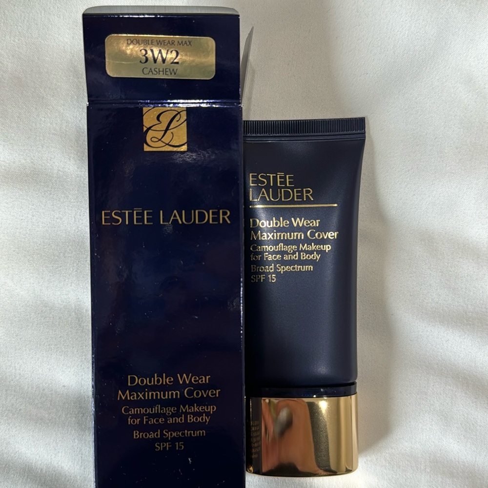 Brand new sealed with box double wear maximum coverage 3w2 cashew